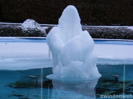 Liddington Hotel fountain